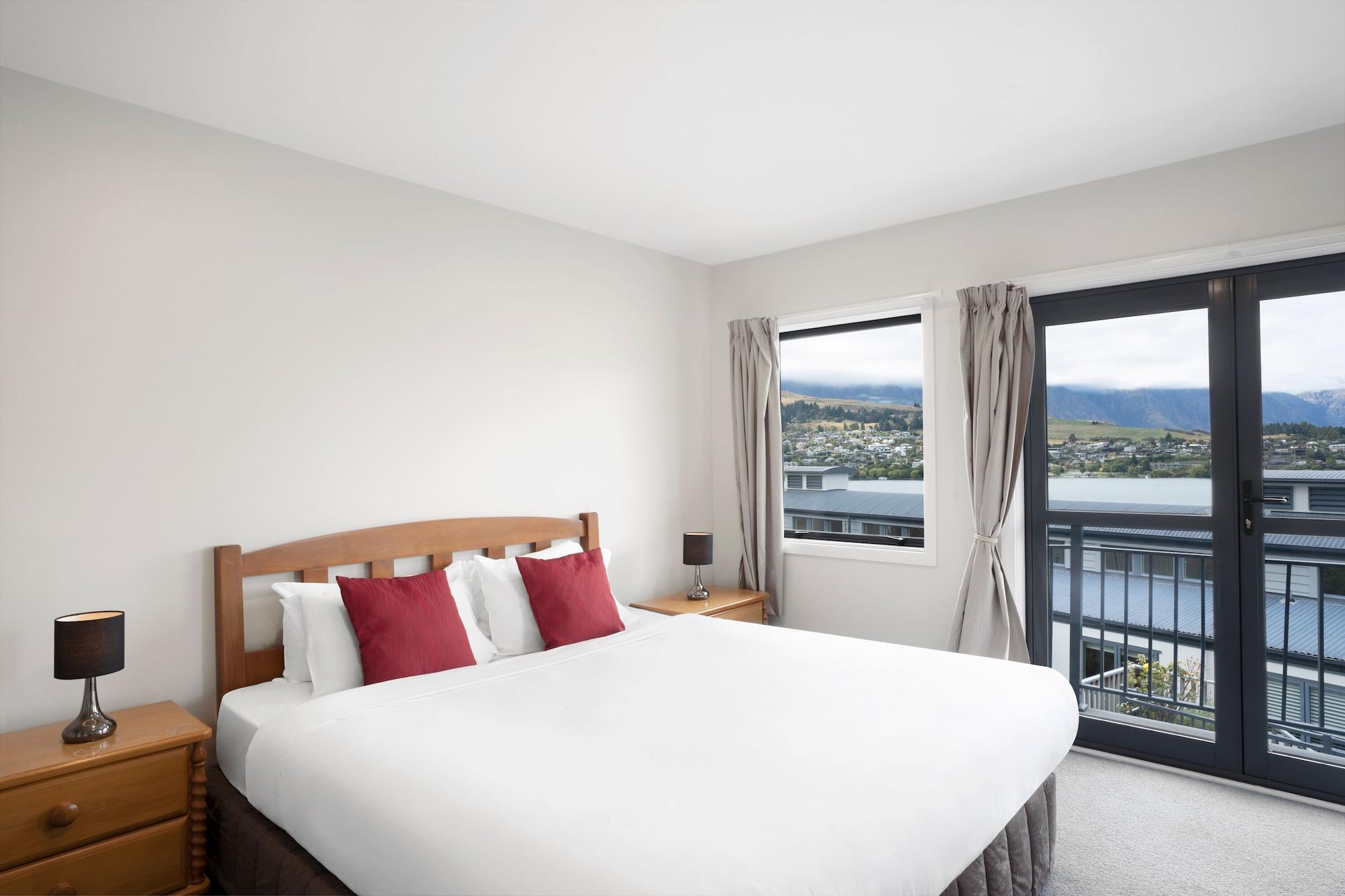 Breakfree The Point Aparthotel Куийнстаун Екстериор снимка